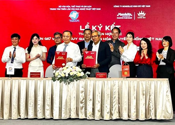 Lễ ký kết giữa Trung tâm triển lãm văn hóa nghệ thuật Việt Nam với Mondelez Kinh Đô Việt Nam