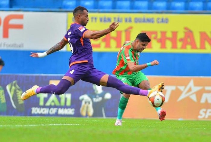  Các câu lạc bộ tham dự V-League luôn ưu tiên ngoại binh. Ảnh: VPF. 
