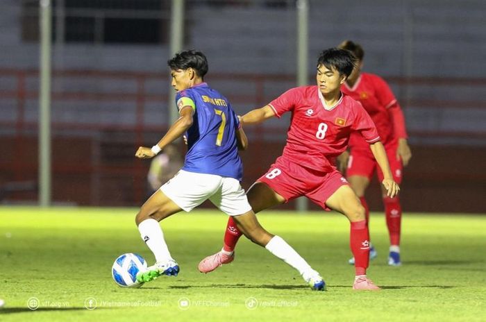  Đội tuyển U19 Việt Nam (bên phải) bị loại từ vòng bảng giải U19 vô địch Đông Nam Á 2024. Ảnh: VFF. 