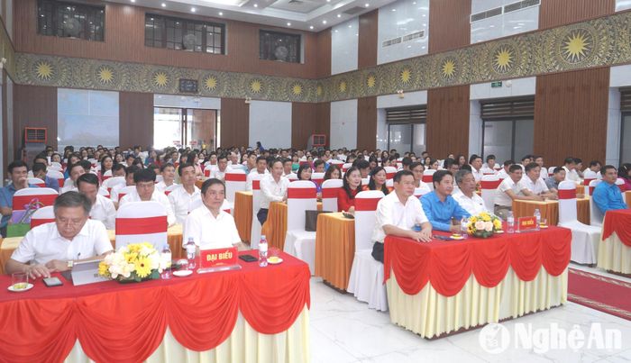 Các đại biểu tham dự buổi lễ tổng kết. Ảnh: Mỹ Hà