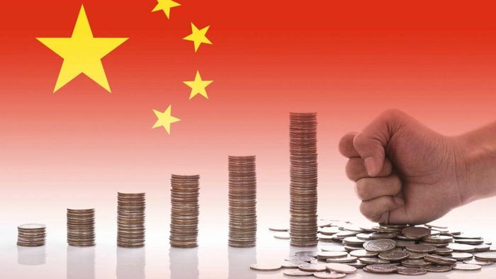 Trong quá khứ, Trung Quốc cũng như nhiều quốc gia khác đều sử dụng USD trong các giao dịch tài chính và thương mại quốc tế. Tuy nhiên điều này đã thay đổi trong vài năm gần đây, khi họ đưa ra quy định dùng đồng nội tệ của mình trong các hợp đồng xuyên biên giới.