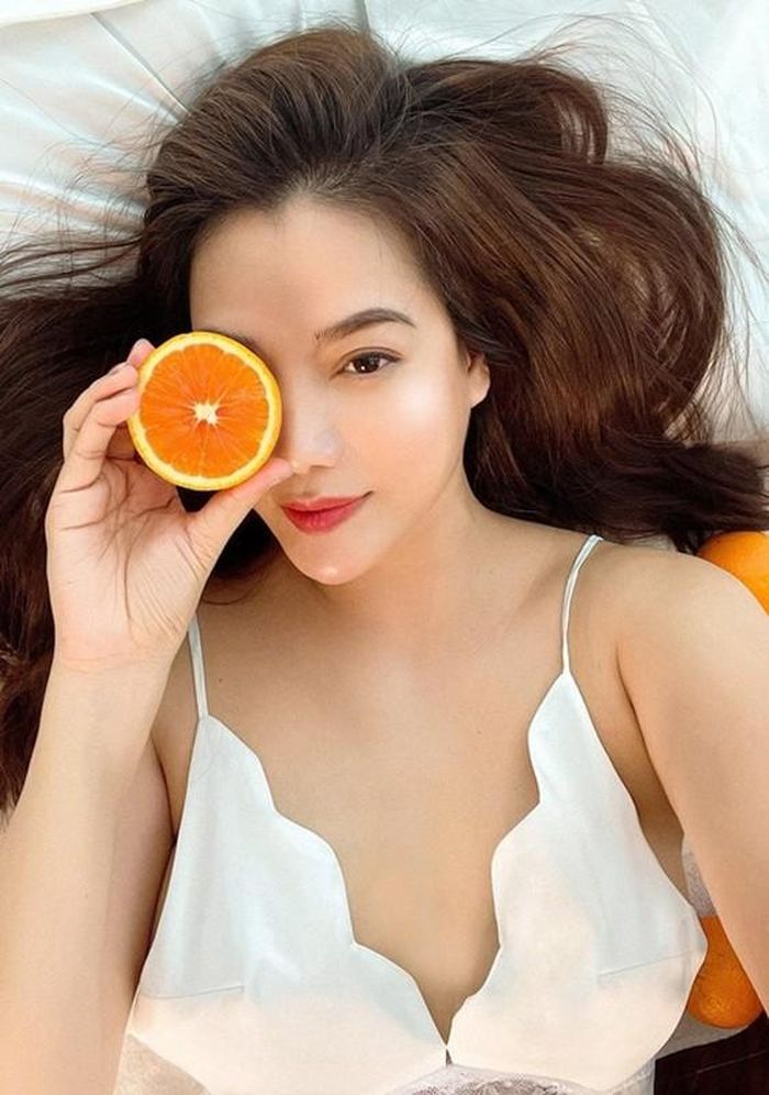 Trương Ngọc Ánh vẫn giữ được làn da mặt căng bóng, mịn màng dù ở tuổi U50.