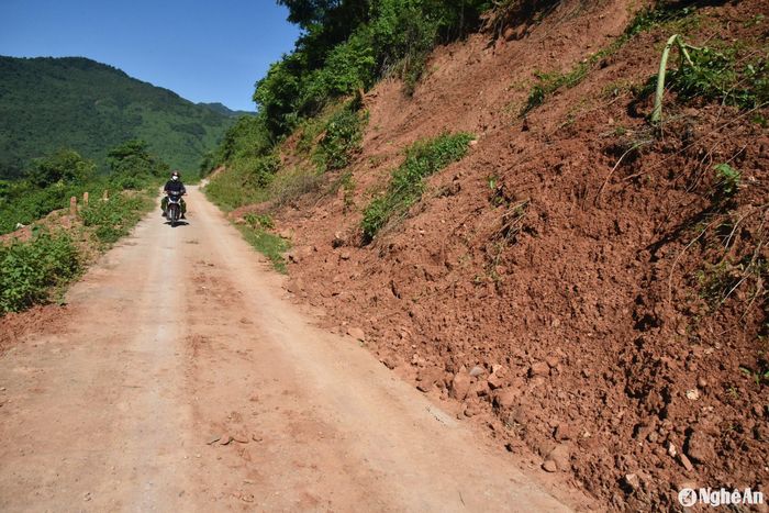 Một điểm sạt lở núi vừa xảy ra vào tháng 7/2024 trên địa bàn bản Xốp Típ, xã Mường Típ. Ảnh: Hoài Thu
