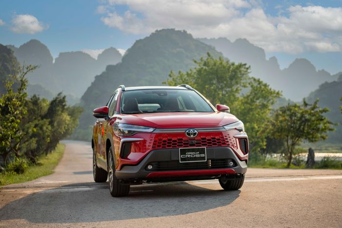 Toyota Corolla Cross vẫn chưa thể tìm lại vị thế dẫn đầu dù đã được trình làng thế hệ mới. Ảnh: TMV.
