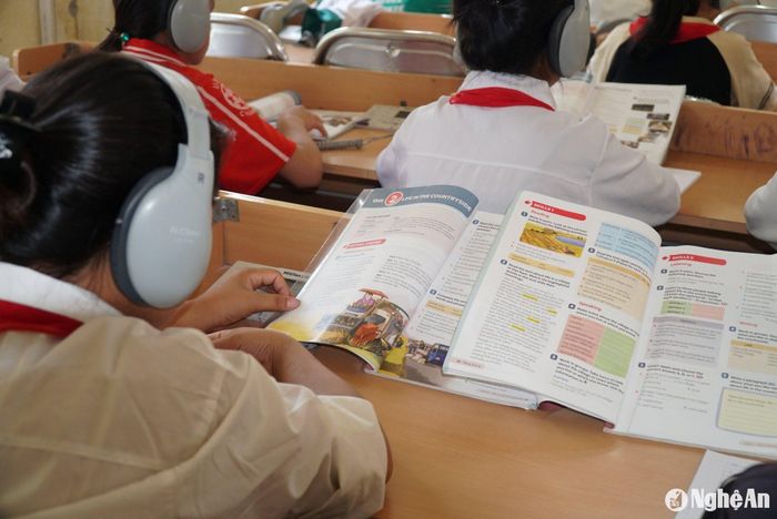 Việc thiếu giáo viên Tiếng Anh khiến việc dạy và học của nhiều nhà trường gặp khó khăn. Ảnh: Mỹ Hà