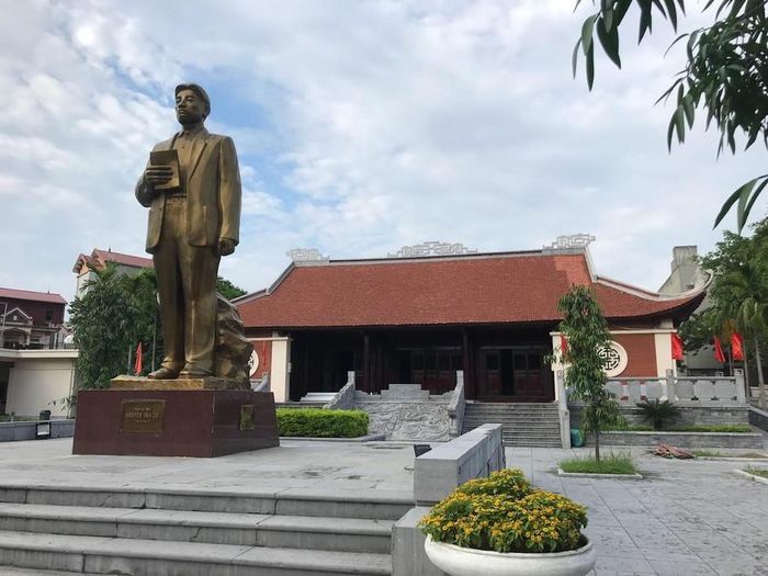  Khu lưu niệm cố Tổng Bí thư Nguyễn Văn Cừ tại Phù Khê. 
