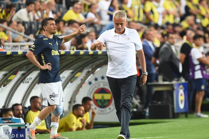 Nỗi thất vọng của huấn luyện viên Jose Mourinho. Ảnh: Getty
