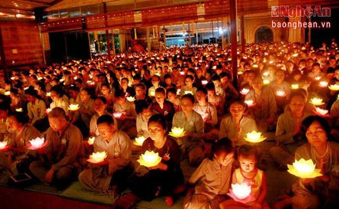 Lễ cầu siêu trong dịp lễ Vu Lan báo hiếu tại Chùa Diệc. Ảnh: tư liệu
