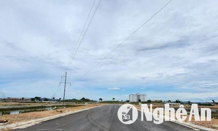 Khu quy hoạch đấu giá tại Đồng Màu, xã Yên Sơn, Đô Lương có số người tham gia đấu giá cao và có lô đất được đấu chênh lệch với giá khởi điểm 1,8 tỷ đồng. Ảnh: Nguyễn Hải