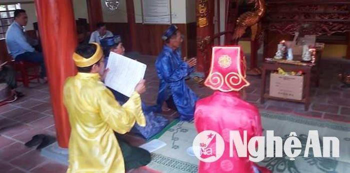 Cúng Rằm tại nhà thờ họ Nguyễn Cảnh xã Nghi Long (Nghi Lộc).