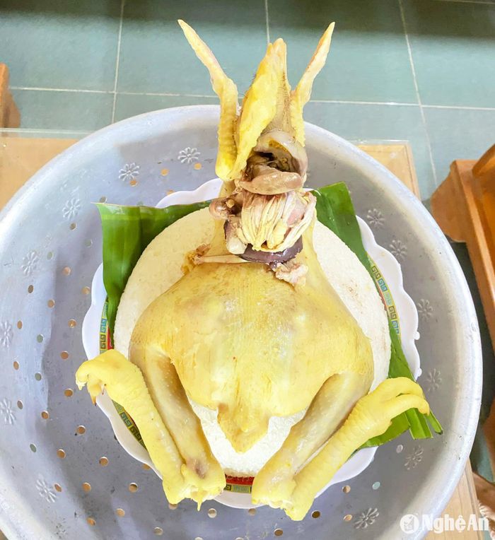 Cỗ xôi gà cúng Rằm tháng Bảy của người dân Thanh Yên (Thanh Chương). Ảnh: An Nam