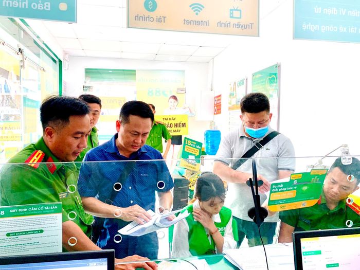 Phòng Cảnh sát Hình sự phối hợp các đơn vị chức năng và Công an các quận, huyện kiểm tra xử lý vi phạm tại các điểm kinh doanh cho vay tài chính của Công ty F88 trên địa bàn TP Cần Thơ