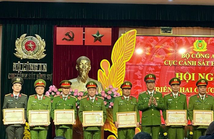 Thượng tá Võ Tuấn Ngọc vinh dự được Bộ trưởng Bộ Công an khen thưởng đột xuất trong công tác đấu tranh trấn áp tội phạm năm 2023
