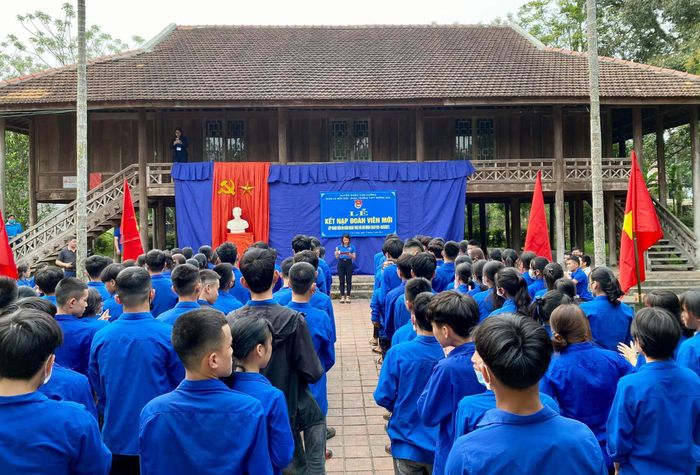 Tăng cường các hoạt động ngoại khóa tại địa chỉ đỏ cho học sinh trung học phổ thông ở huyện Con Cuông. Ảnh: CSCC