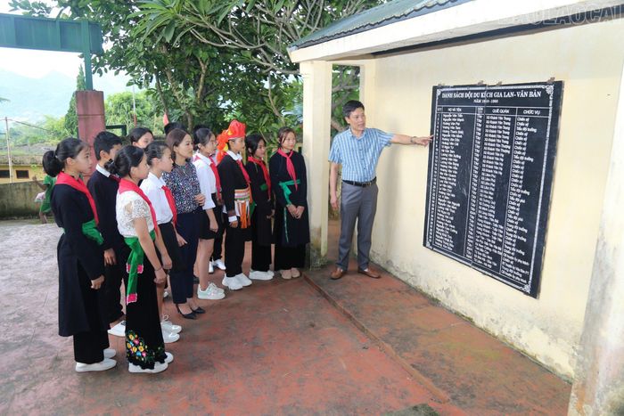  Khu di tích Gia Lan trở thành địa chỉ đỏ giáo dục truyền thống yêu nước cho thế hệ trẻ huyện Văn Bàn. 