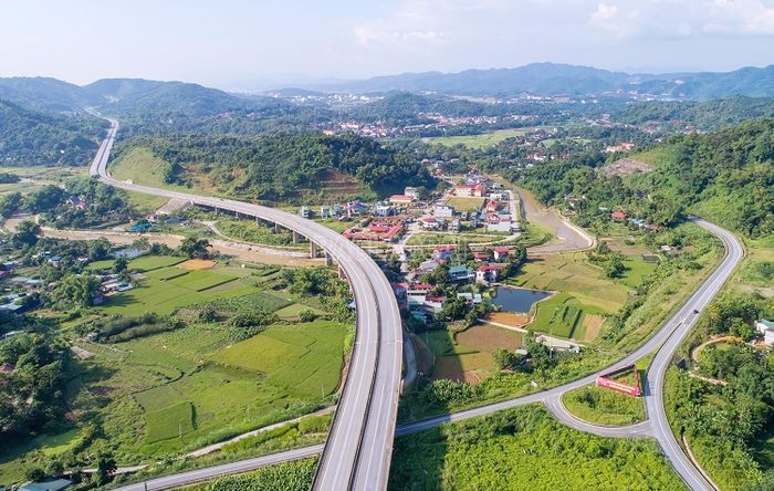  Những kết quả đạt được toàn diện hôm nay củng cố vững chắc hơn thành quả của cuộc Cách mạng Tháng Tám năm 1945 mang lại. 