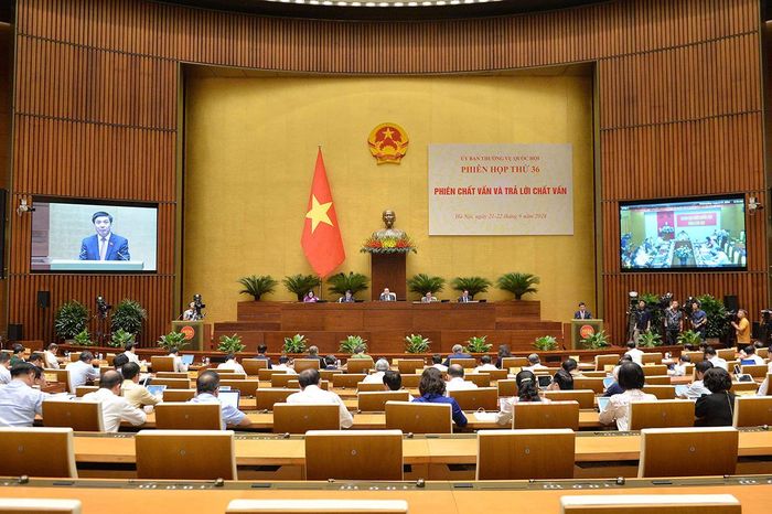 Tổng Thư ký Quốc hội, Chủ nhiệm Văn phòng Quốc hội Bùi Văn Cường phát biểu. Ảnh: Hồ Long