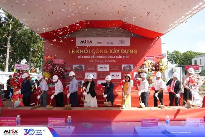 Các đại biểu MISA khởi công xây dựng tòa nhà Văn phòng tại Cần Thơ.