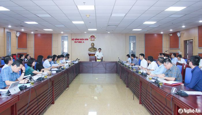 Quang cảnh cuộc họp thẩm tra. Ảnh: Mai Hoa