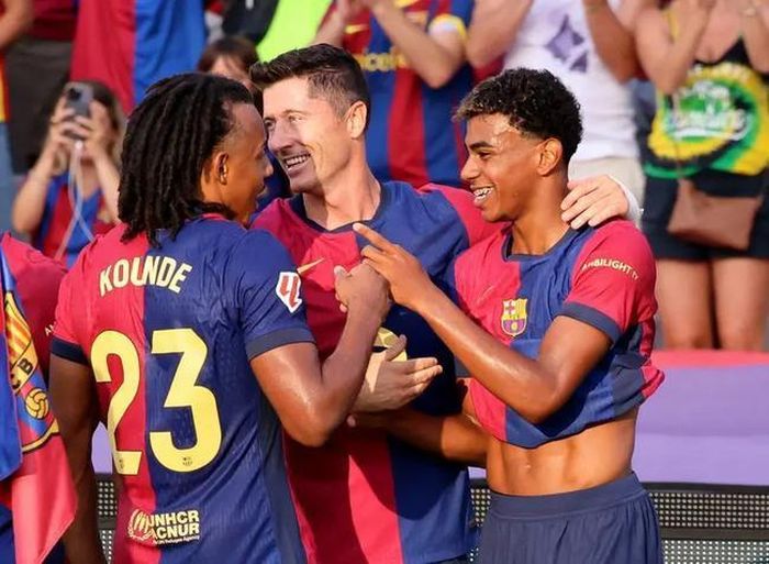 Yamal và Lewandowski tỏa sáng giúp Barca thắng kịch tính