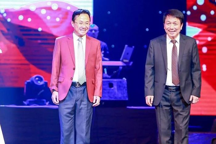 Nhà thơ Hồng Thanh Quang (bìa trái) và nhạc sĩ Phú Quang