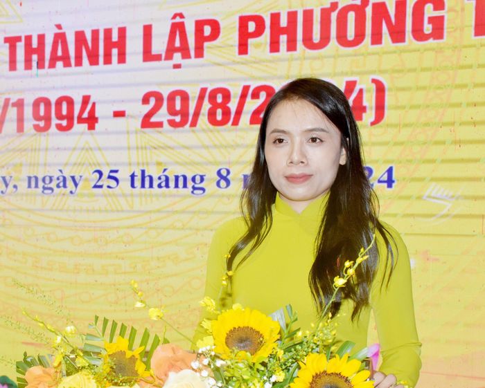 Đồng chí Vũ Thị Thanh Hiền - Bí thư Đảng ủy phường Thu Thủy phát biểu tại buổi lễ. Ảnh: Thu Hương