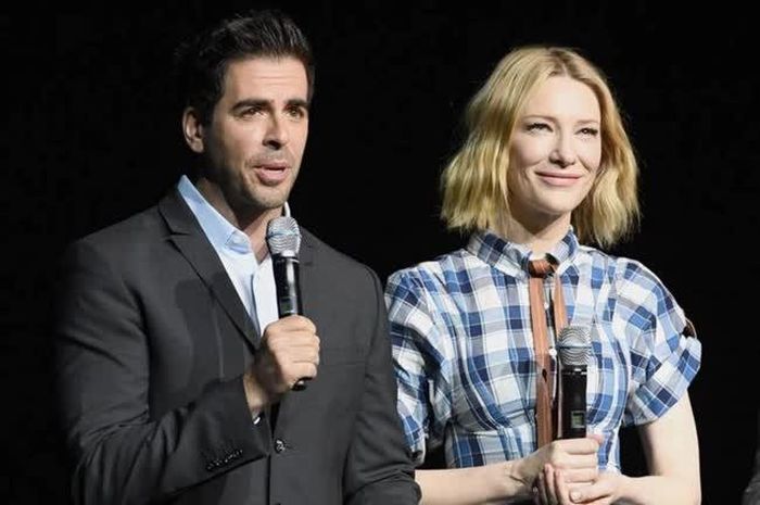 Nam đạo diễn nổi tiếng Eli Roth (trái)
