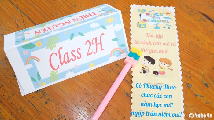 Để chuẩn bị cho ngày tựu trường, các giáo viên ở Trường Tiểu học Hưng Đông đã dành nhiều món quà ý nghĩa để tặng học trò. Ảnh: Mỹ Hà