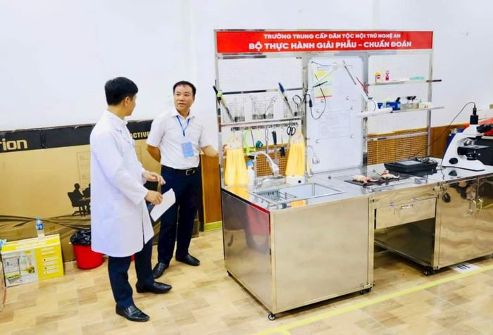 Bộ giải phẫu chẩn đoán thú y đạt giải Nhì Hội thi Thiết bị đào tạo tự làm tỉnh Nghệ An năm 2024. Ảnh: Nhà trường cung cấp