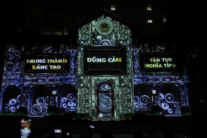 10 chữ vàng truyền thống ngành TT&amp;TT được thể hiện bằng công nghệ 3D mapping. 