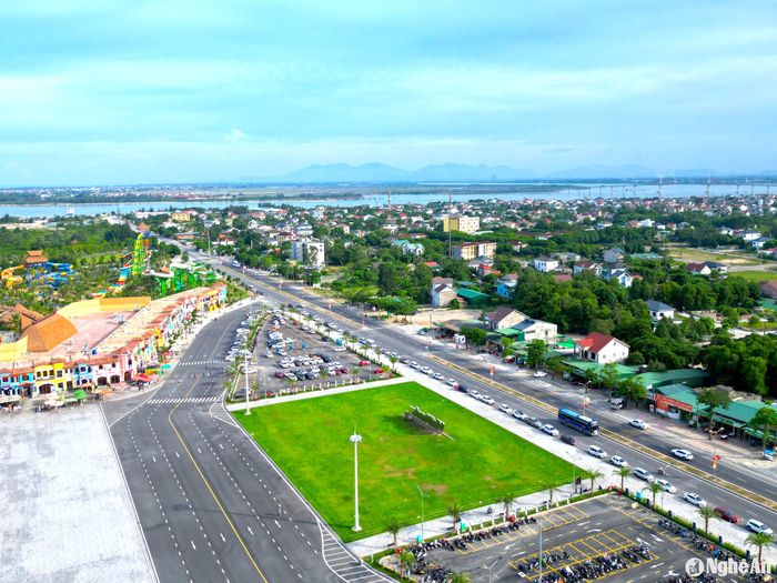 Vùng Cửa Hội phát triển ngày càng sầm uất. Ảnh: Văn Trường