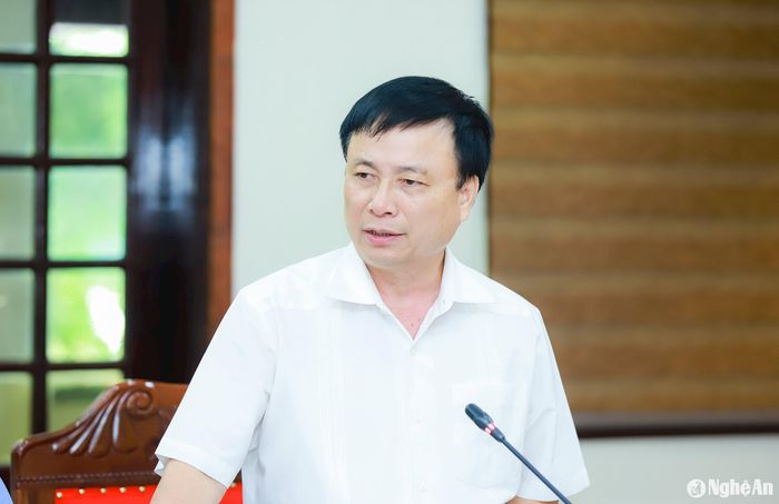 Đồng chí Bùi Đình Long - Ủy viên Ban Chấp hành Đảng bộ tỉnh, Phó Chủ tịch UBND tỉnh phát biểu tại giao ban khối Nội chính tháng 8/2024. Ảnh: Thành Duy
