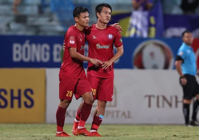 CLB Khánh Hòa dù được FIFA gỡ bỏ lệnh cấm chuyển nhượng thì cũng vẫn gặp rất nhiều khó khăn nếu muốn tăng cường hay bổ sung lực lượng cho mùa giải mới. Ảnh: Hoàng Linh