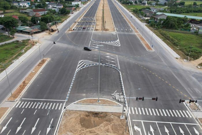 Đại lộ Vinh - Cửa Lò là đại lộ lớn nhất ở Nghệ An hiện nay. Ảnh: Trân Châu