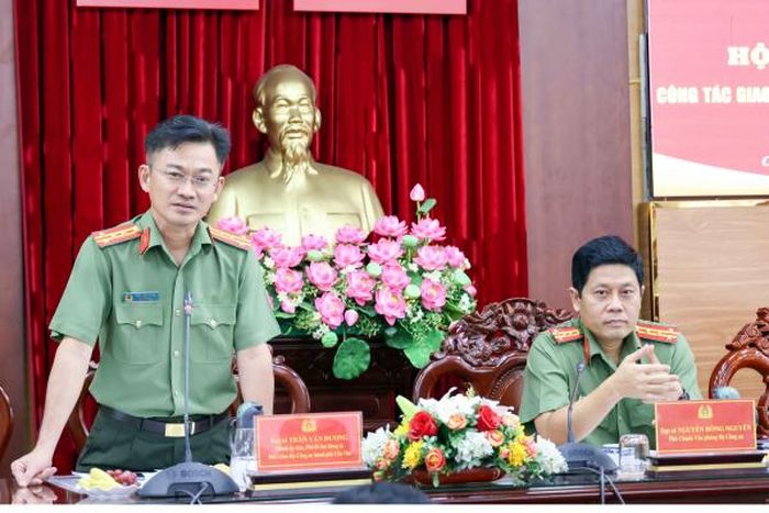 Đại tá Trần Văn Dương, Phó Giám đốc Công an TP Cần Thơ phát biểu tại buổi hội ý.