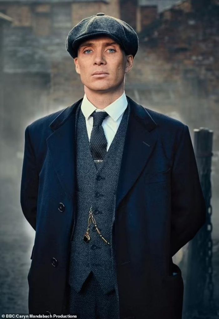 Cillian Murphy trong vai Tommy Shelby