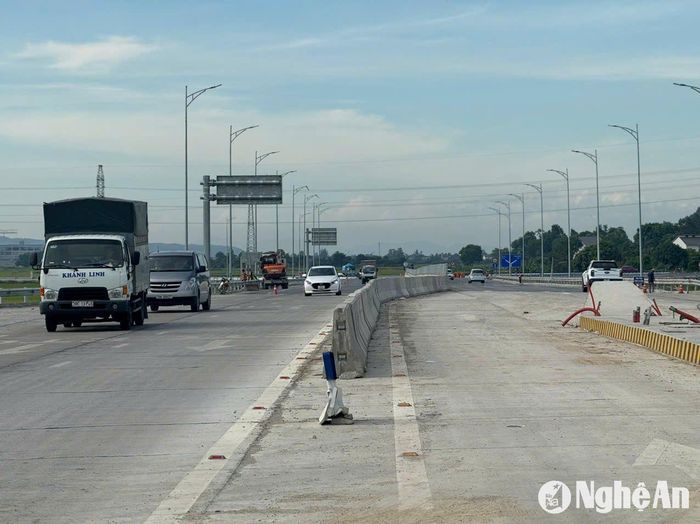Các phương tiện giao thông lên cao tốc Bắc Nam theo hướng Vinh- Hà Nội từ nút giao Quốc lộ 46 B, VSIP Nghệ An tại Hưng Tây, Hưng Nguyên.