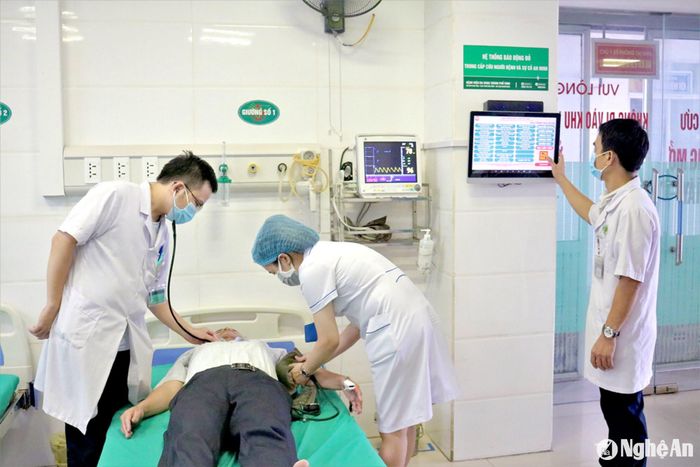 Bệnh viện Đa khoa Thành phố Vinh ứng dụng báo động đỏ nội viện, liên viện trong cấp cứu cho người bệnh. Ảnh: Thành Chung