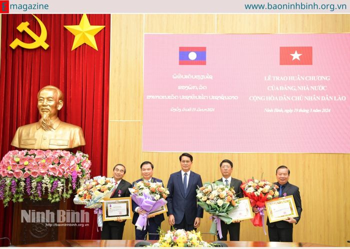 Tháng 3 năm 2024, thừa ủy quyền của Chủ tịch nước Cộng hòa DCND Lào, đồng chí Bí thư, Tỉnh trưởng tỉnh U-Đôm-Xay Bun-Không-Lả-Chiêm-Phon trao Huân chương Tự do hạng Ba cho các cá nhân của tỉnh Ninh Bình.