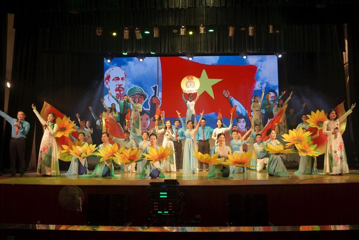 Lời ca tiếng hát Công nhân tại “Liên hoan Tiếng hát công chức, viên chức, người lao động” năm 2024. Ảnh: Duy Chương