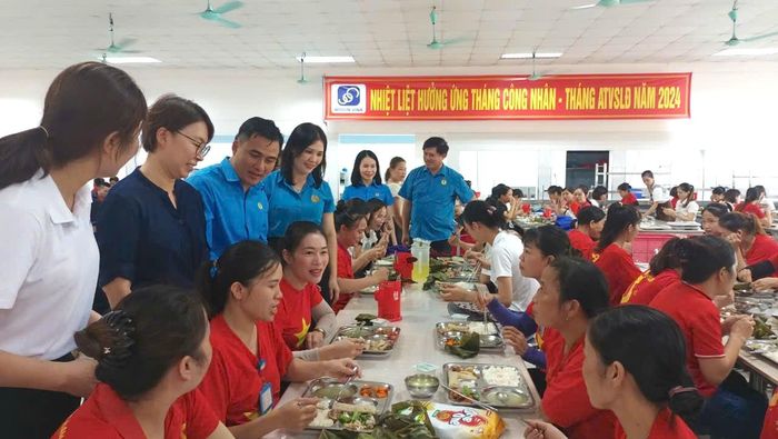 Công ty TNHH Wooin Vina và niềm vui trong "Bữa cơm Công đoàn". Ảnh: Trần Vân