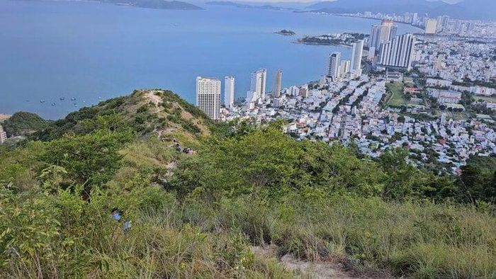 Từ núi cô Tiên nhìn xuống TP Nha Trang