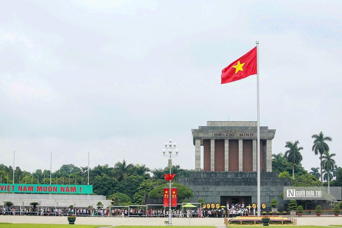 Cách đây 79 năm, tại Quảng trường Ba Đình, Chủ tịch Hồ Chí Minh đã đọc bản "Tuyên ngôn Độc lập", khai sinh ra nước Việt Nam Dân chủ Cộng hòa (nay là nước Cộng hòa xã hội chủ nghĩa Việt Nam). Chủ tịch Hồ Chí Minh đã cống hiến cả cuộc đời cho dân, cho nước, dẫn dắt Đảng, nhân dân Việt Nam làm nên những thắng lợi vẻ vang.