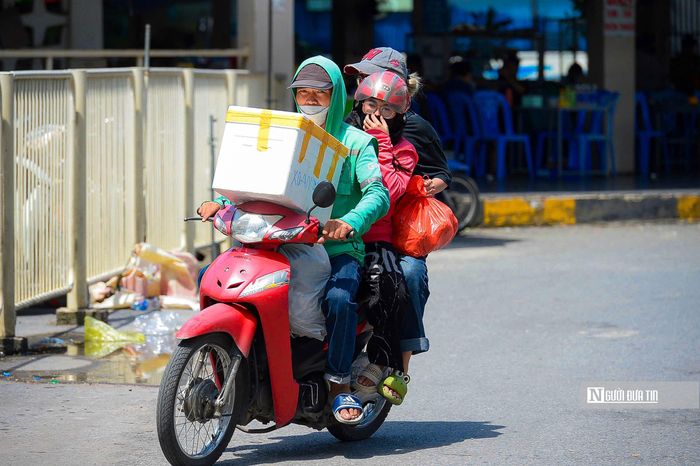 Đa phần là các sinh viên, người lao động... đã quay trở lại Thủ đô sau kỳ nghỉ lễ.