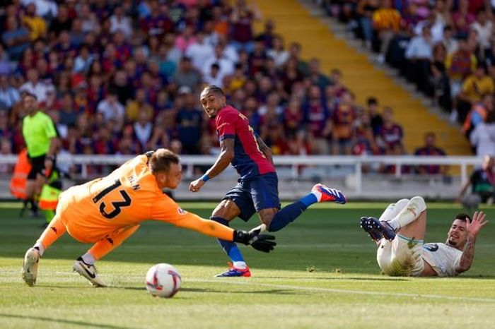 Barca đang chơi thứ bóng đá hấp dẫn