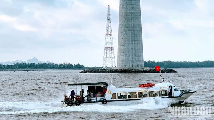 Ban Chỉ huy Phòng chống thiên tai, Tìm kiếm cứu nạn và Phòng thủ dân sự thành phố căn cứ diễn biến của bão chủ động xác định thời điểm thông báo cấm biển và tạm dừng các hoạt động vận tải đường thủy nội địa, cầu qua sông, hệ thống cáp treo, khu vui chơi giải trí tại các khu du lịch biển.