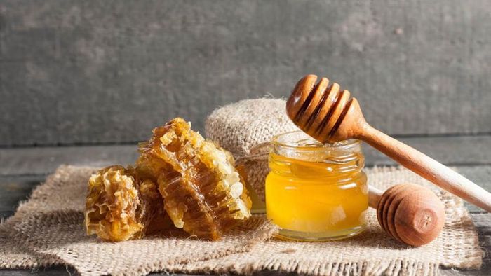  Sáp ong an toàn cho hầu hết mọi người, nhưng cũng có thể có tác dụng phụ. (Ảnh: ITN) 