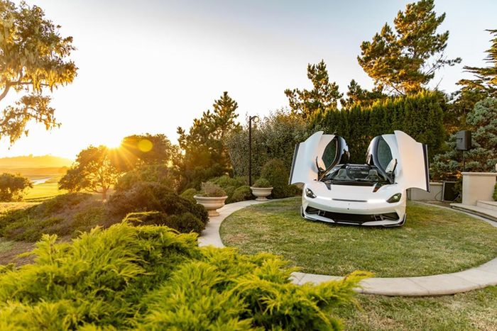 Mức giá xe Pininfarina Battista chạy điện bản đặc biệt này từ 2,2 triệu USD (tương đương 55 tỷ đồng).