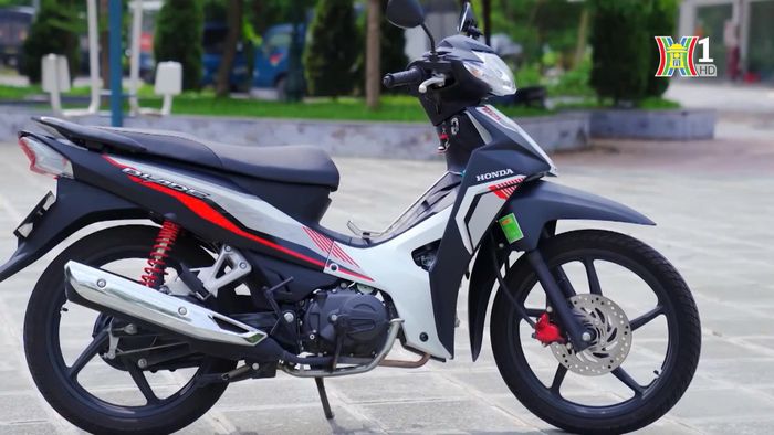 Blade cũng là dòng xe máy số giá rẻ được nhiều người lựa chọn nhờ thiết kế trung tính.