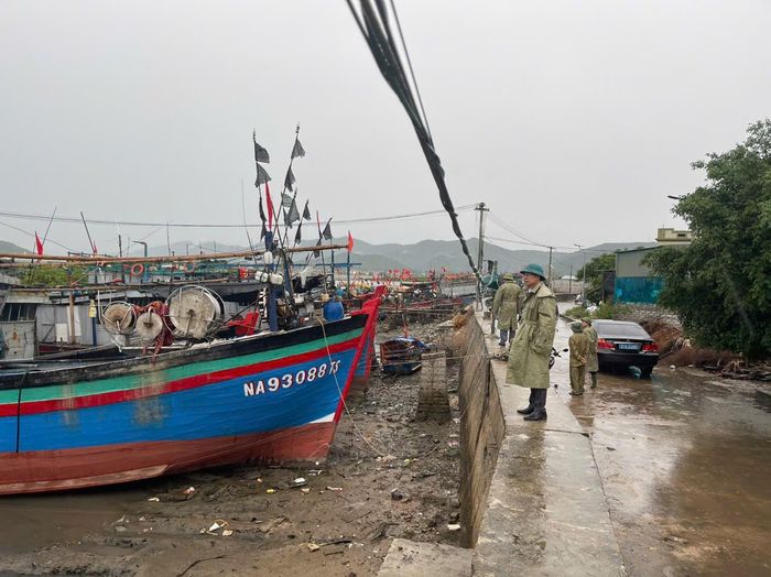 Tàu thuyền của Thị xã Hoàng Mai neo đậu tránh trú bão. Ảnh: Văn Nguyễn